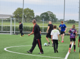 Laatste training S.K.N.W.K. JO11-1JM (partijtje tegen de ouders) van maandag 27 mei 2024 (104/137)